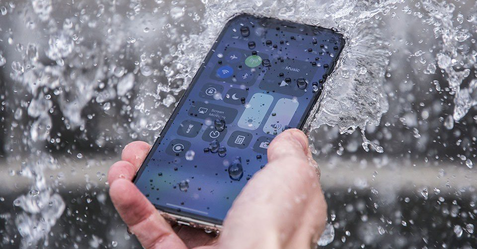 iPhone-bi-vo-nuoc