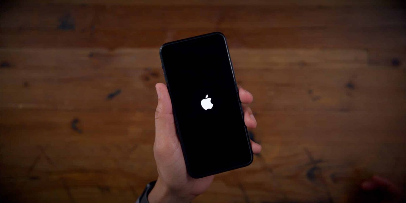 iPhone không lên màn hình