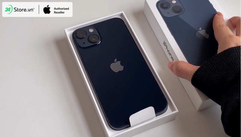 iPhone 13 màu đêm xanh thẳm
