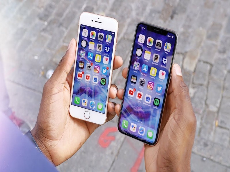Hai chiếc điện thoại iPhone X & iPhone 8