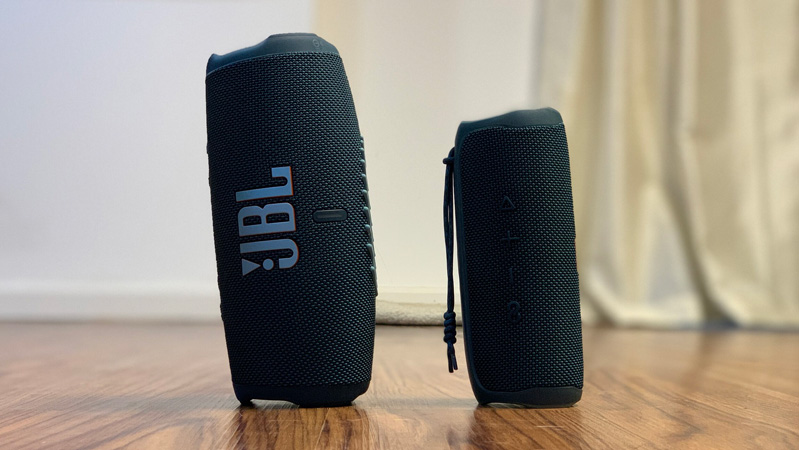 JBL Flip 5 và JBL Charge 5