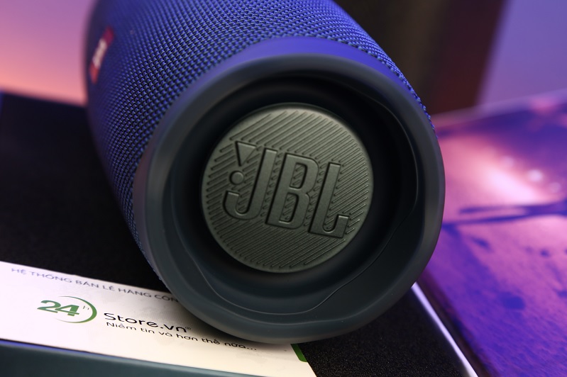 Âm thanh của JBL Charge 4 không chứa tiếng ồn
