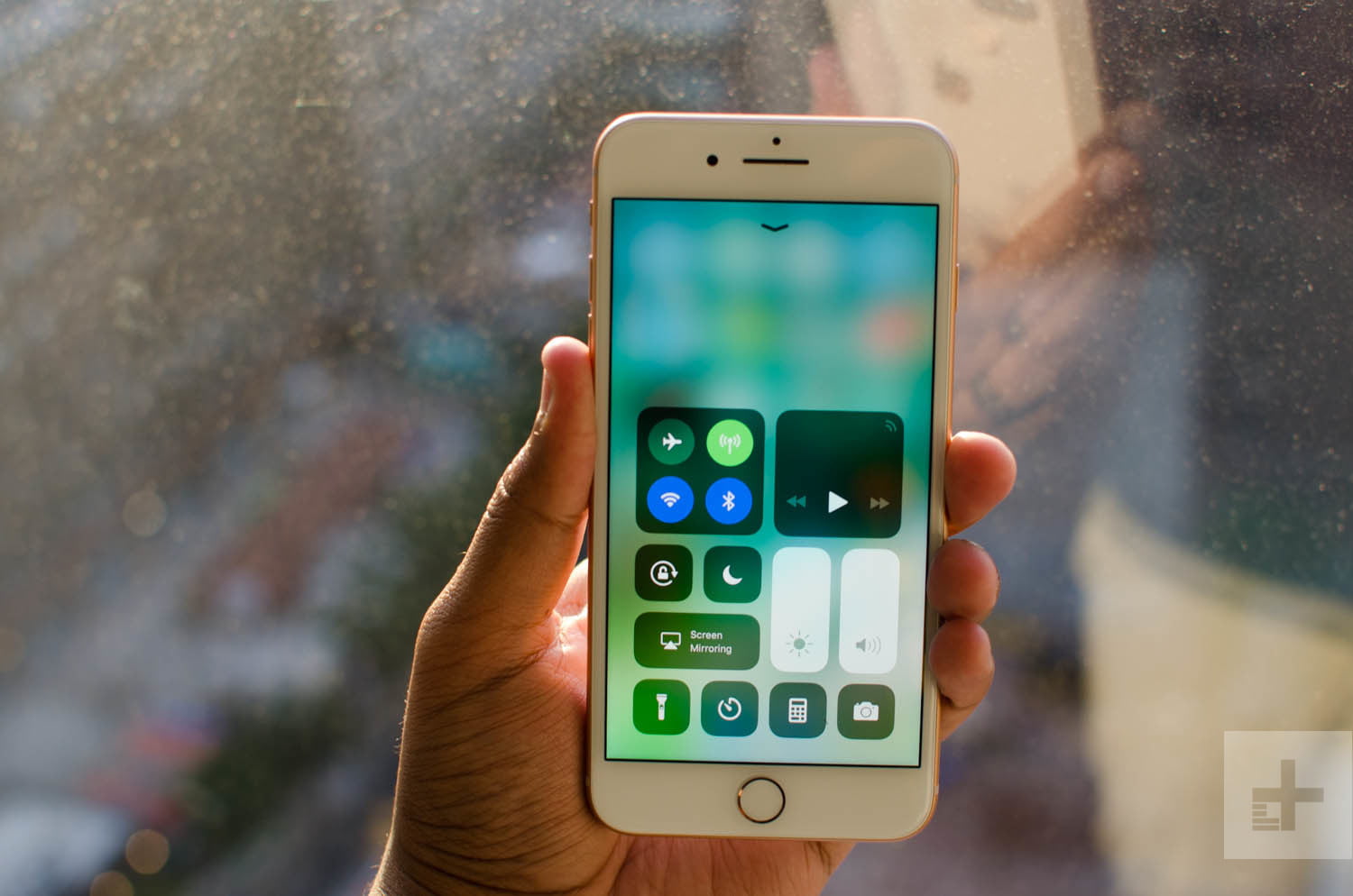 mua ban iphone 8 tai viet nam gia bao nhieu la hop ly hinh anh 1