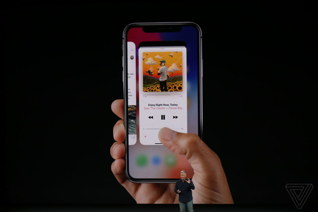 mua iphone 8 chinh hang luon va ngay hay cho doi iphone x hinh anh 1