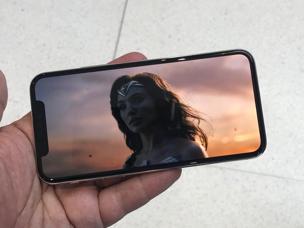 mua iphone 8 chinh hang luon va ngay hay cho doi iphone x hinh anh 2