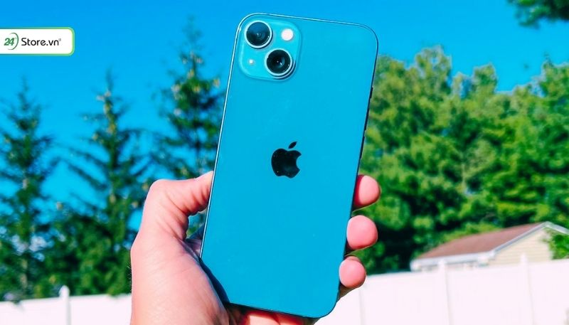 iPhone 13 là iPhone nên mua vì có màn hình OLED lớn