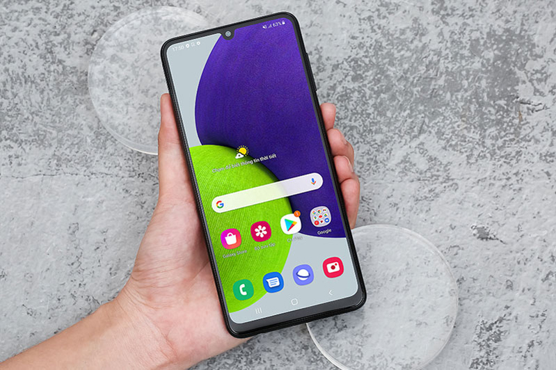 samsung galaxy a22 hình 2 Màn hình sản phẩm rộng nhưng lại được thiết kế siêu dễ cầm nắm