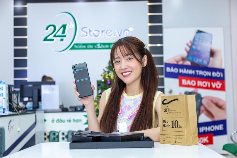 Nữ nghệ sĩ siêu đáng yêu bên cạnh chiếc Samsung mới tậu