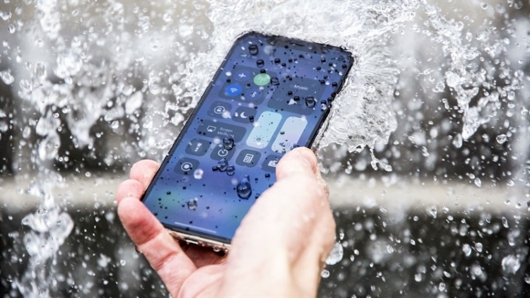 Khả năng chống nước của iPhone 13 Pro