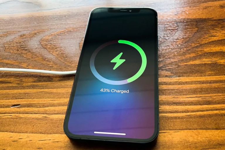 Pin và công nghệ sạc của iPhone 11 Pro và iPhone 12 Pro