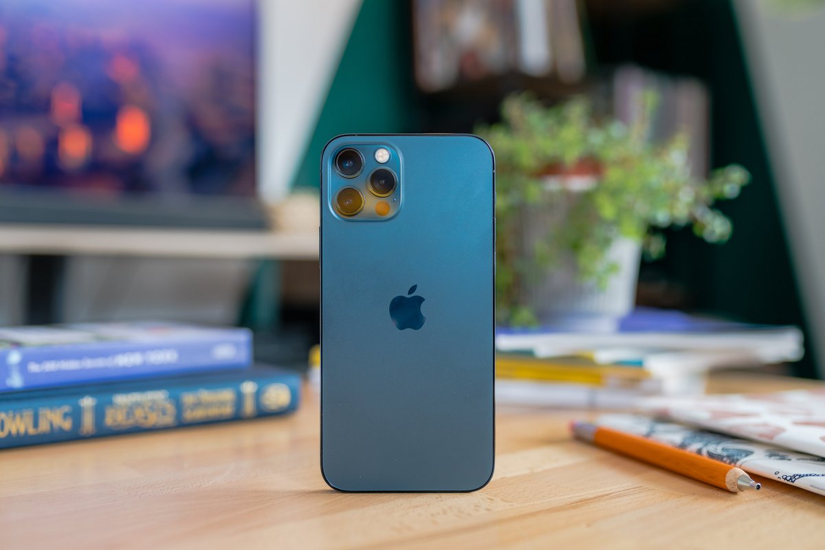 Thiết kế khác biệt iPhone 11 Pro và 12 Pro