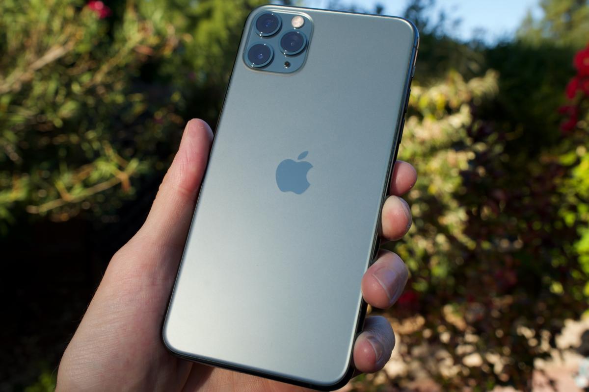iPhone 11 Pro và iPhone 12 Pro khác nhau về mẫu mã