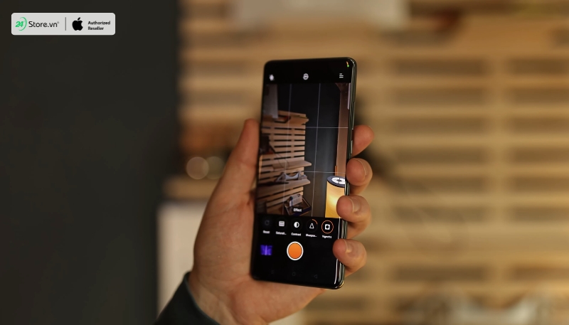 Đánh giá OnePlus 12 và iPhone 16 Pro Max về camera